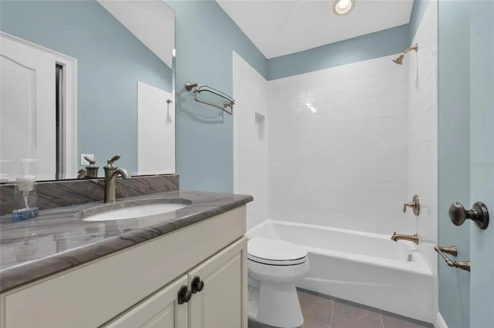 1515 RAMBLING OAKS LANE Deland, FL 32720