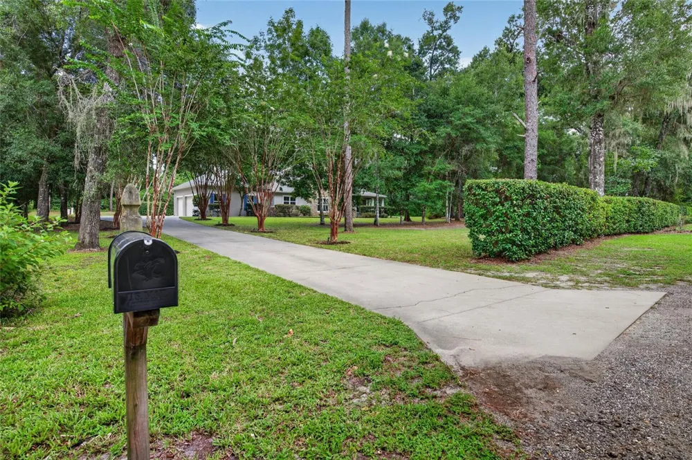 1515 RAMBLING OAKS LANE Deland, FL 32720