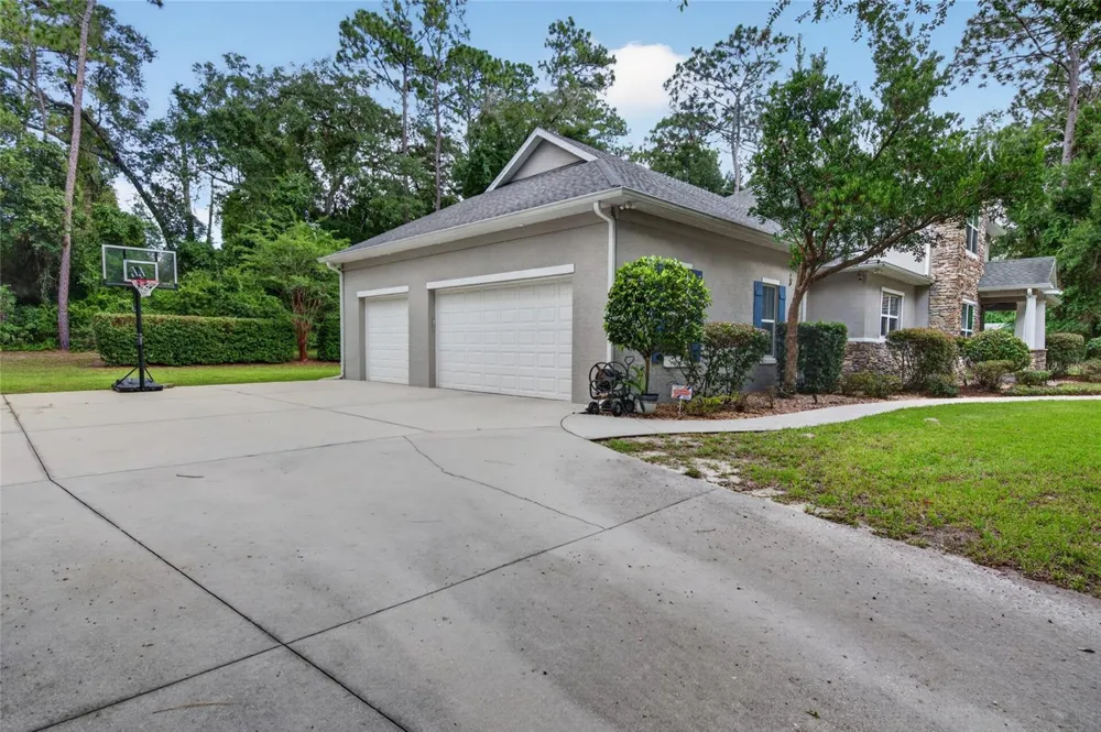 1515 RAMBLING OAKS LANE Deland, FL 32720