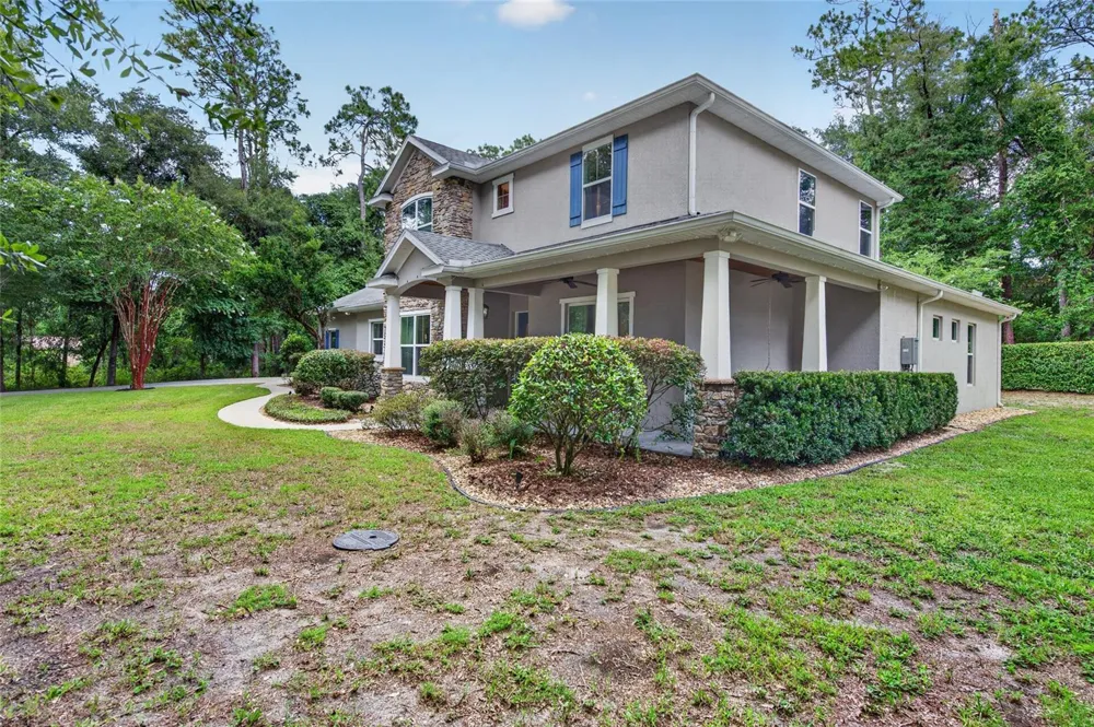 1515 RAMBLING OAKS LANE Deland, FL 32720