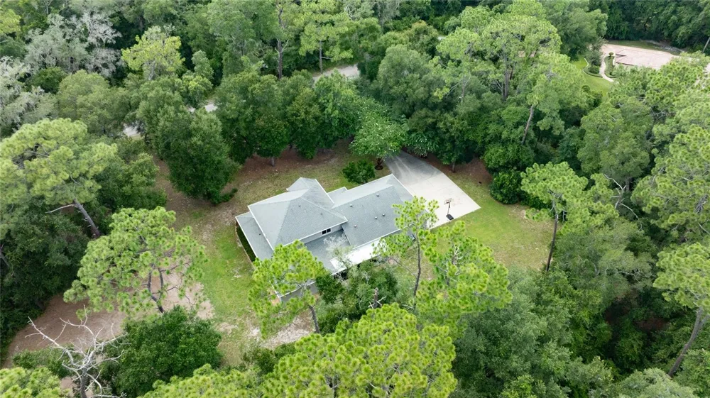 1515 RAMBLING OAKS LANE Deland, FL 32720