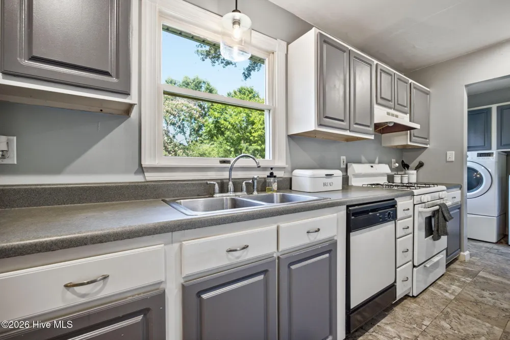 861 Tulls Creek Road Moyock, NC 27958