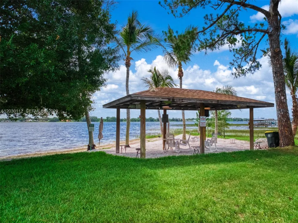 198 Blue Moon Ave #12 Lake Placid, FL 33852