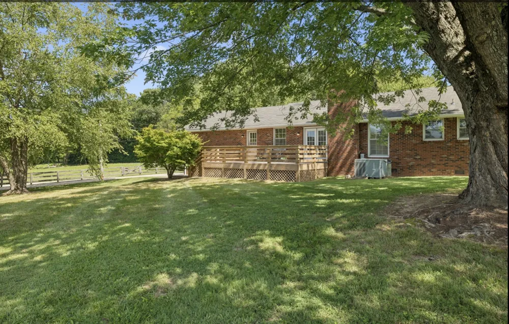 920 Clearview Rd Cottontown, TN 37048