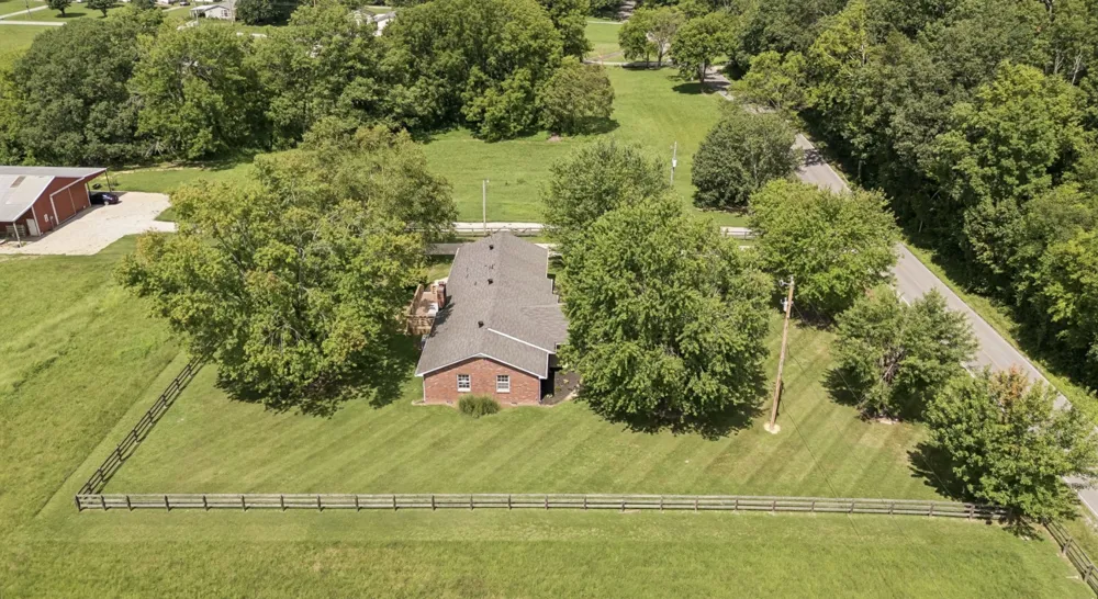 920 Clearview Rd Cottontown, TN 37048