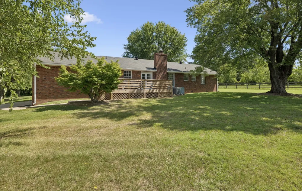 920 Clearview Rd Cottontown, TN 37048