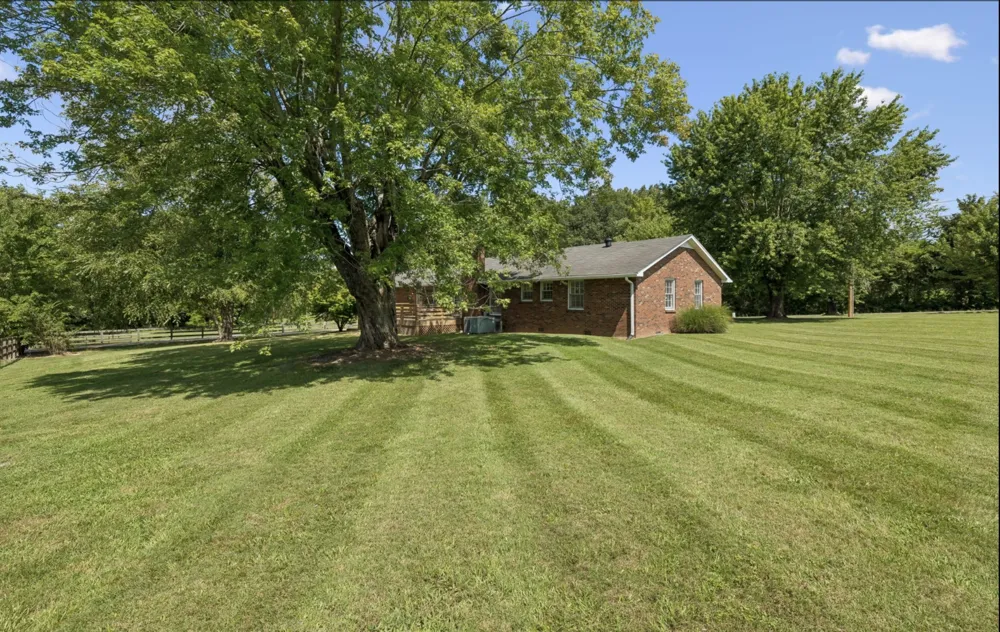 920 Clearview Rd Cottontown, TN 37048