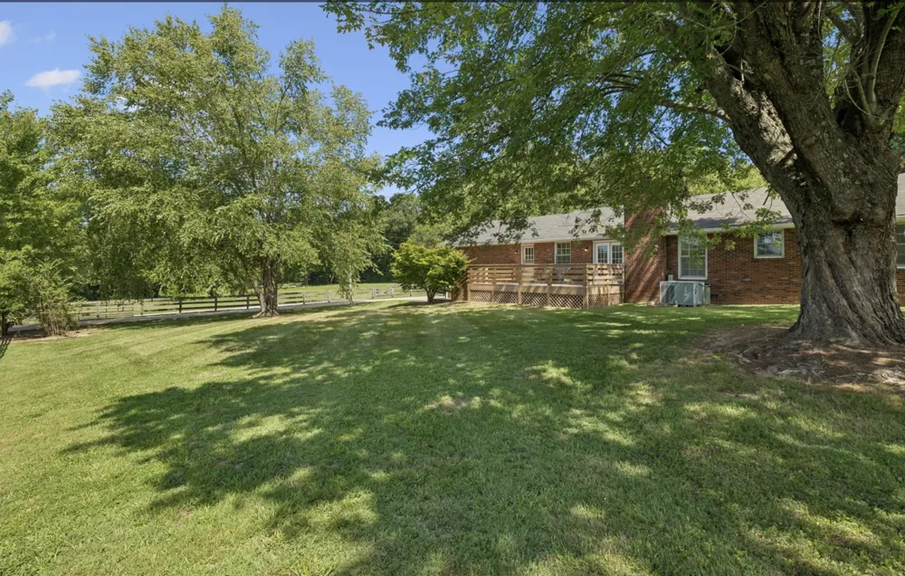 920 Clearview Rd Cottontown, TN 37048