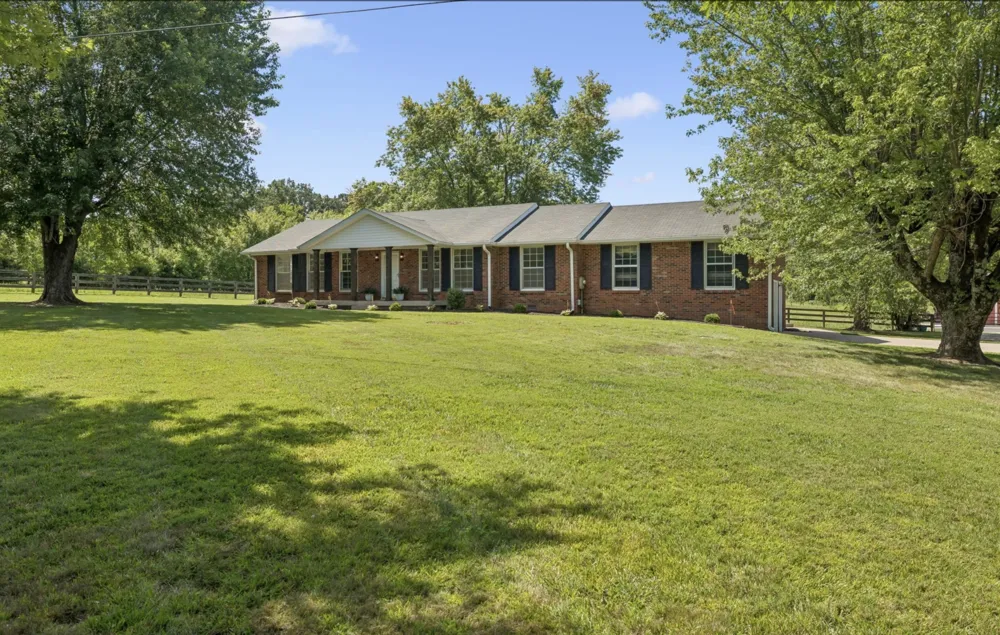 920 Clearview Rd Cottontown, TN 37048