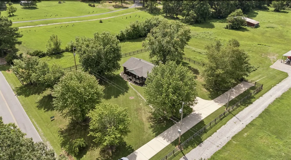 920 Clearview Rd Cottontown, TN 37048