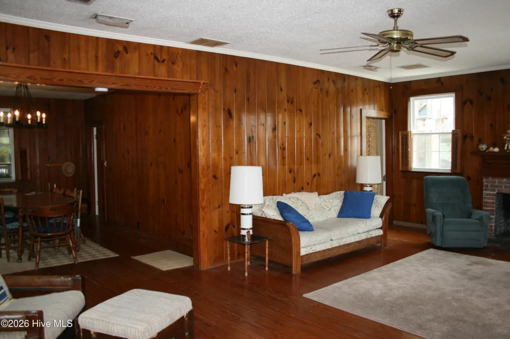 7 E Columbia Street E Wrightsville Beach, NC 28480