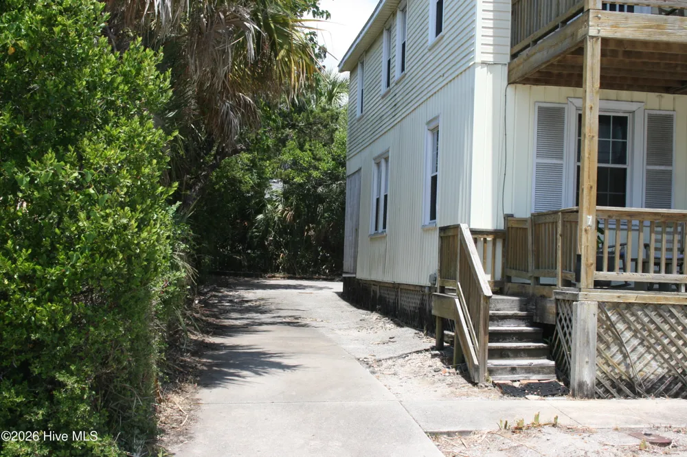 7 E Columbia Street E Wrightsville Beach, NC 28480