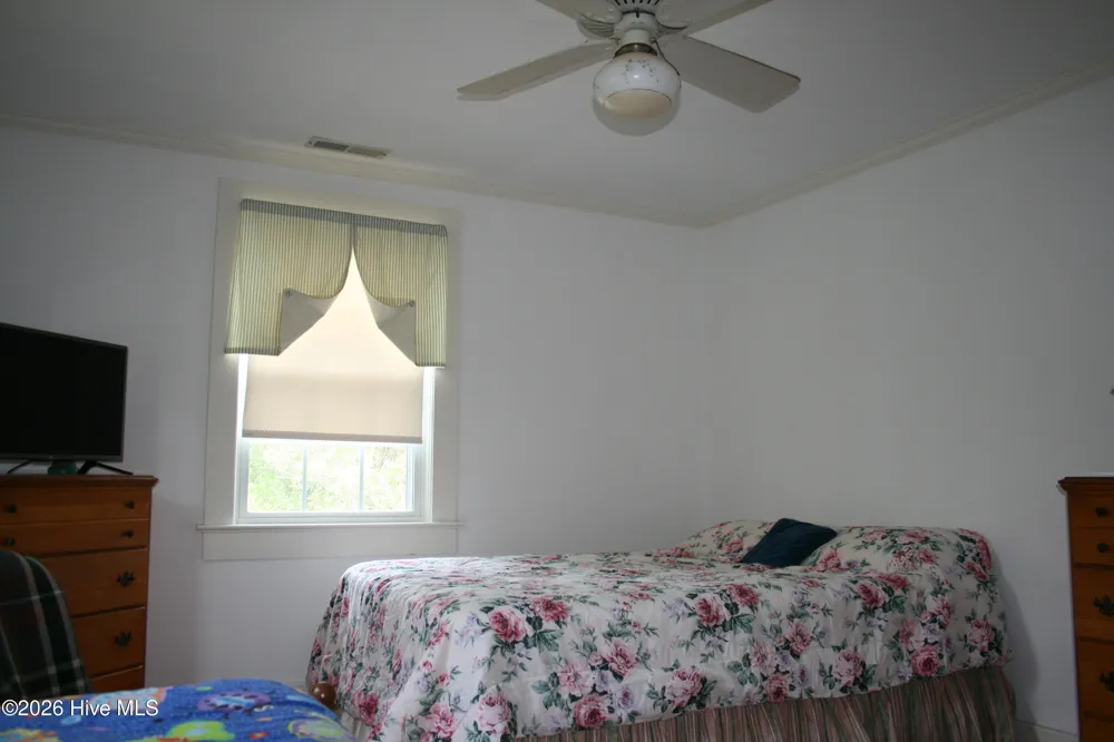 7 E Columbia Street E Wrightsville Beach, NC 28480