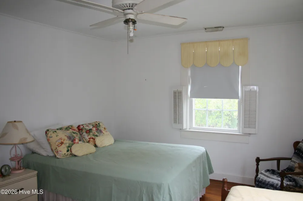 7 E Columbia Street E Wrightsville Beach, NC 28480