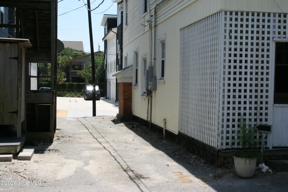 7 E Columbia Street E Wrightsville Beach, NC 28480