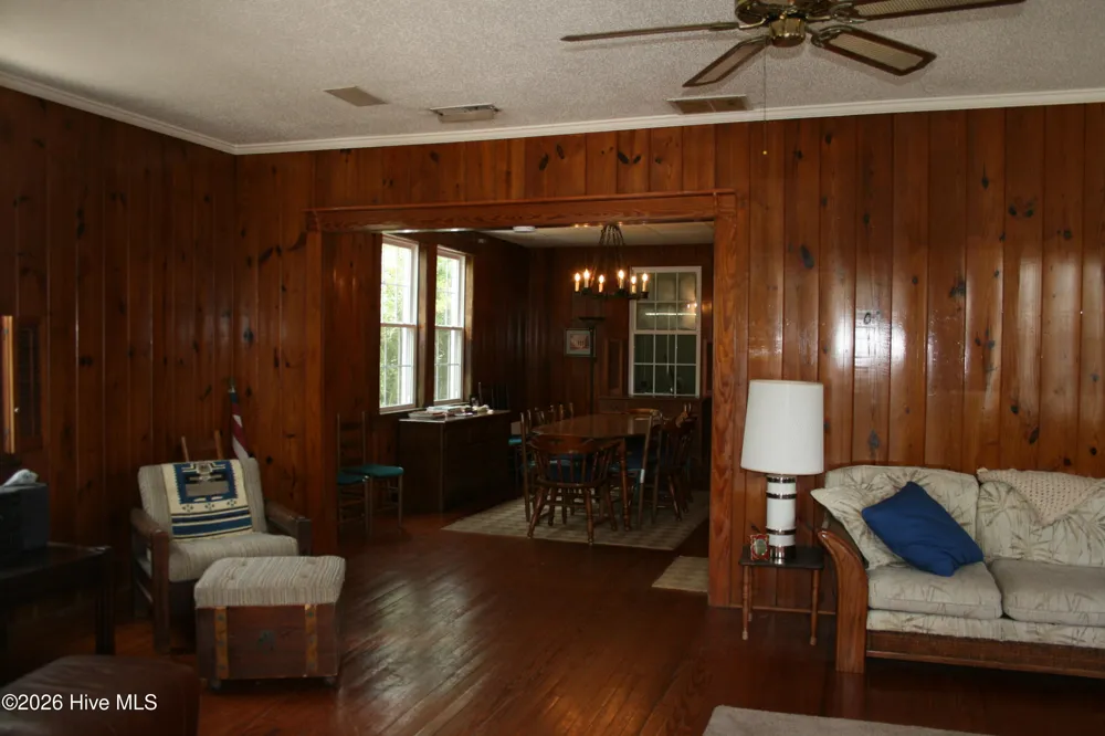 7 E Columbia Street E Wrightsville Beach, NC 28480