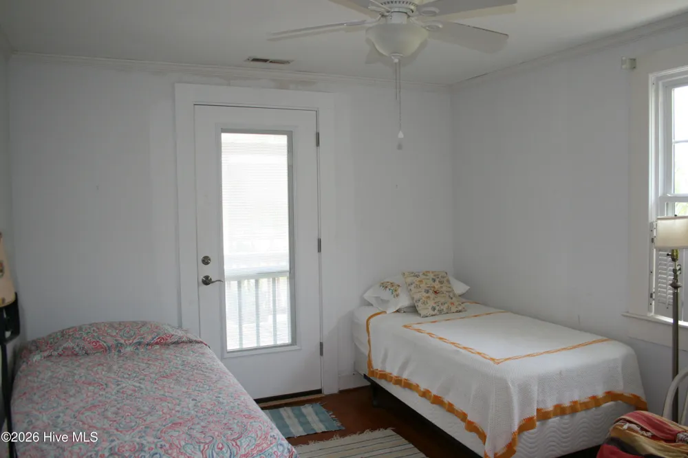 7 E Columbia Street E Wrightsville Beach, NC 28480