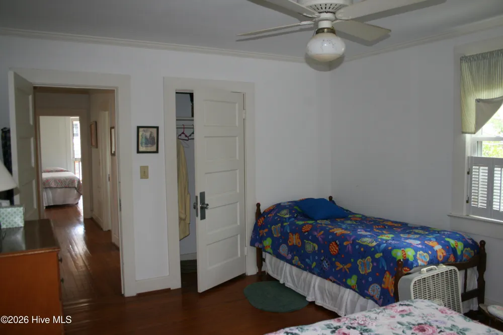 7 E Columbia Street E Wrightsville Beach, NC 28480