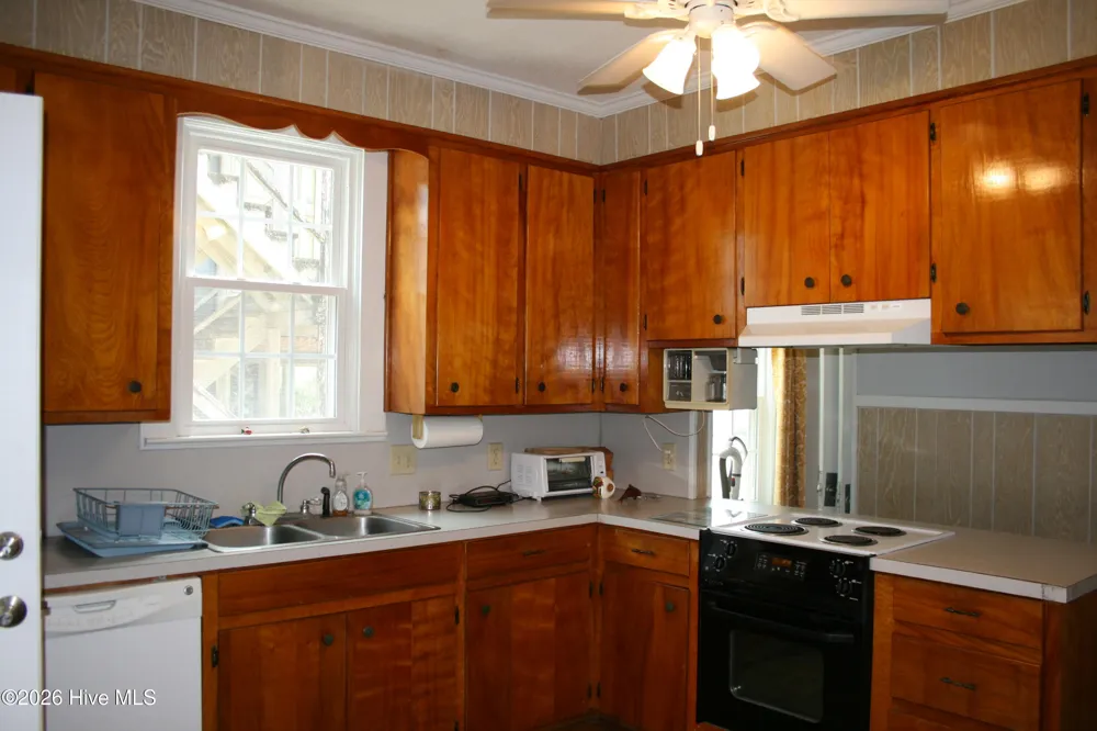 7 E Columbia Street E Wrightsville Beach, NC 28480