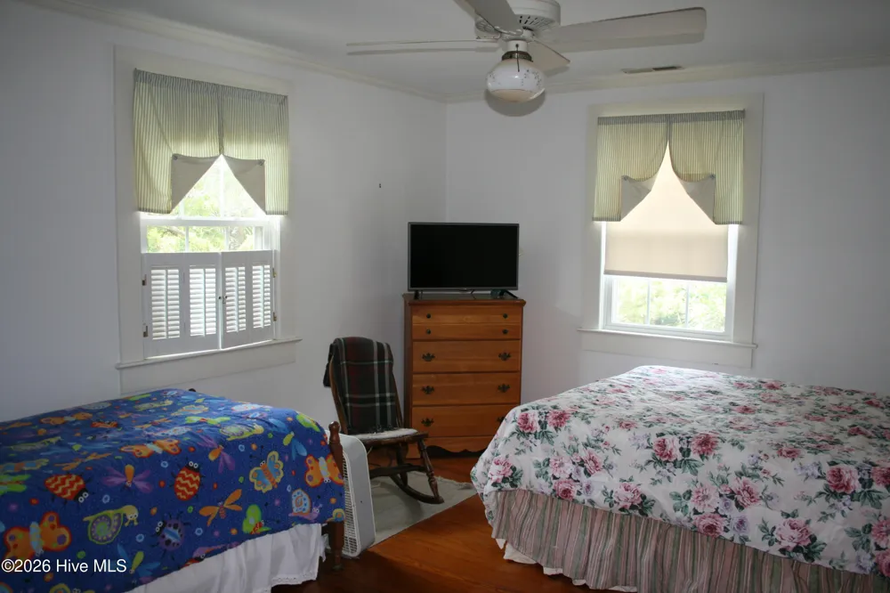 7 E Columbia Street E Wrightsville Beach, NC 28480