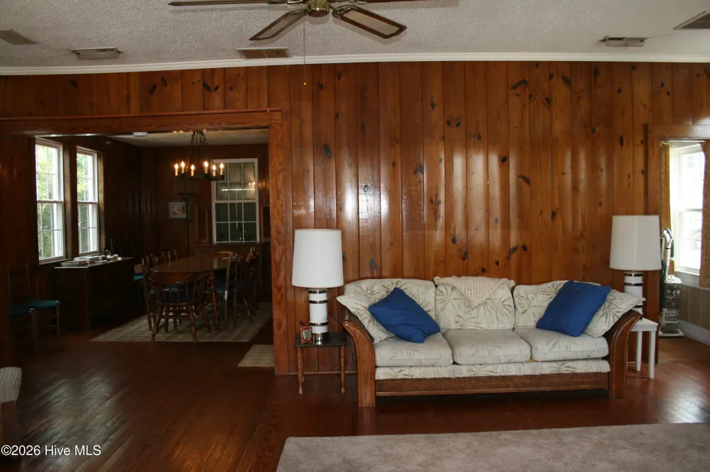 7 E Columbia Street E Wrightsville Beach, NC 28480