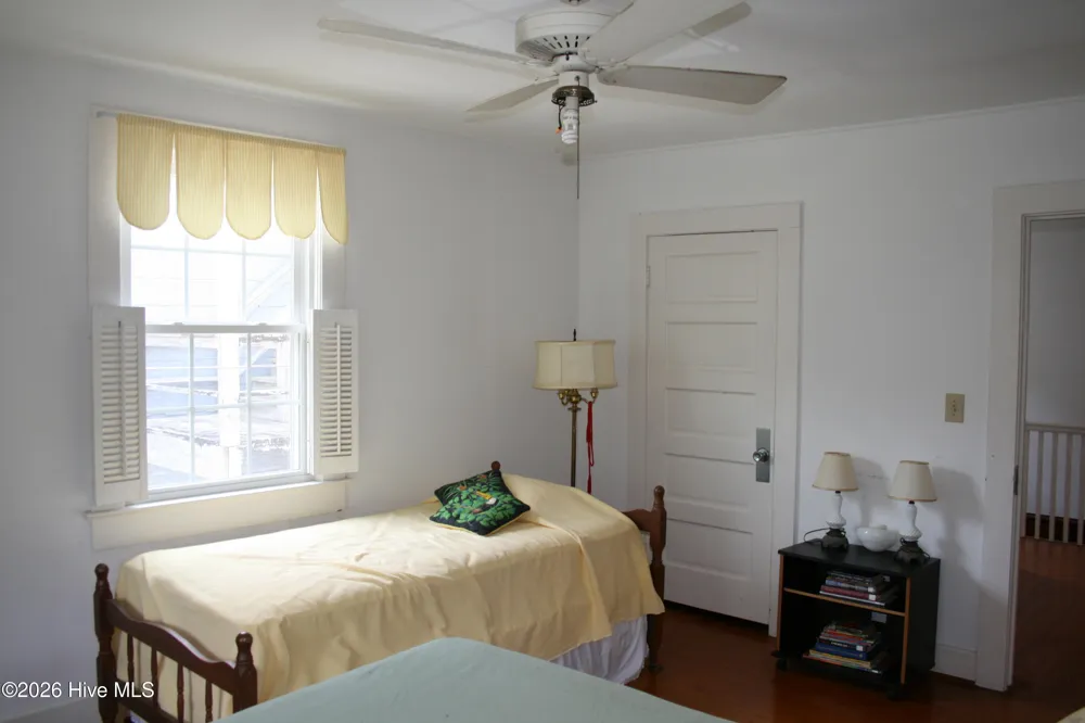 7 E Columbia Street E Wrightsville Beach, NC 28480