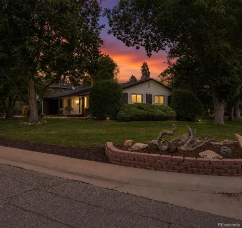 6902 Oak Way