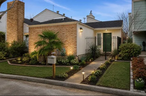 1912 Trixie Lane