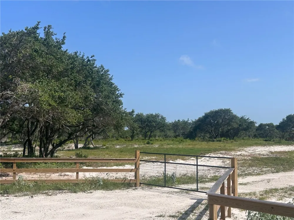1541 6th Ingleside, TX 78362