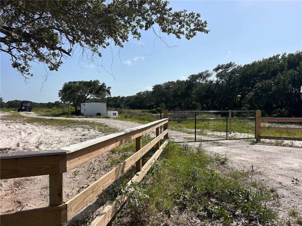 1541 6th Ingleside, TX 78362