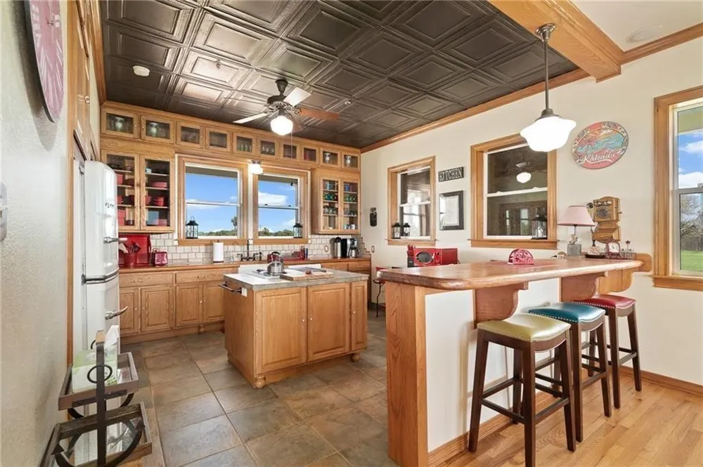 545 Fm-2040 Tivoli, TX 77990
