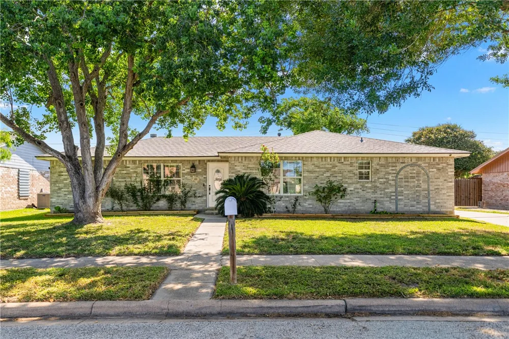 211 Poesta Drive Portland, TX 78374