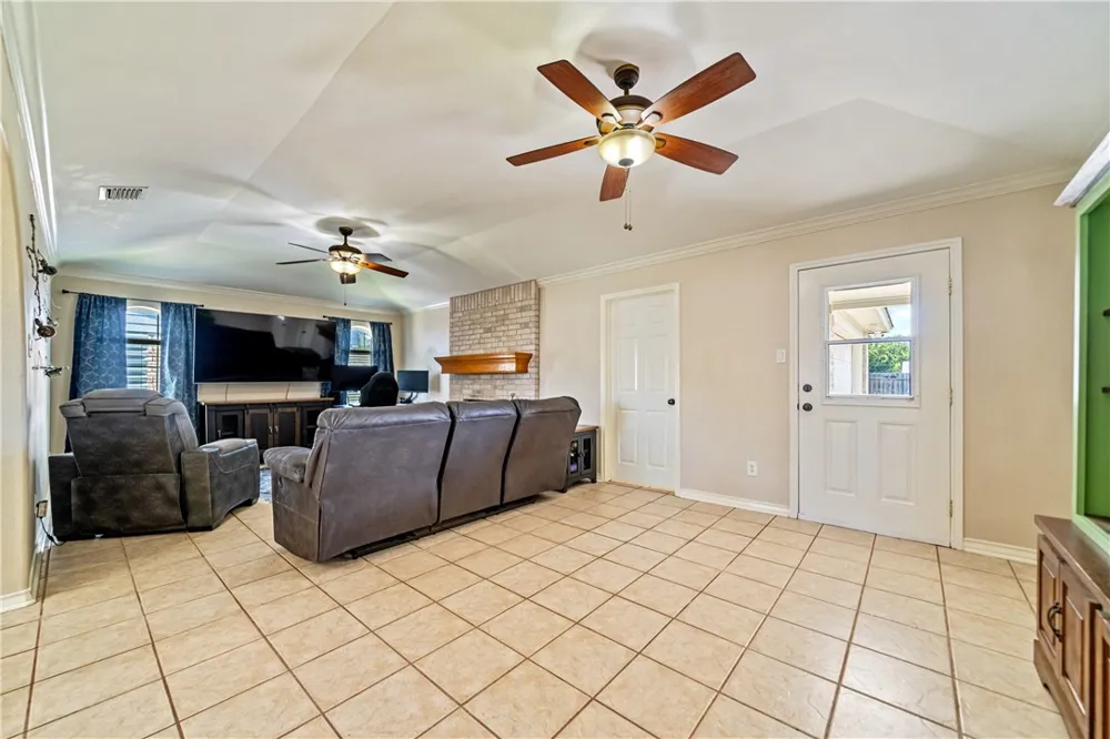 211 Poesta Drive Portland, TX 78374