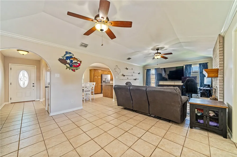 211 Poesta Drive Portland, TX 78374