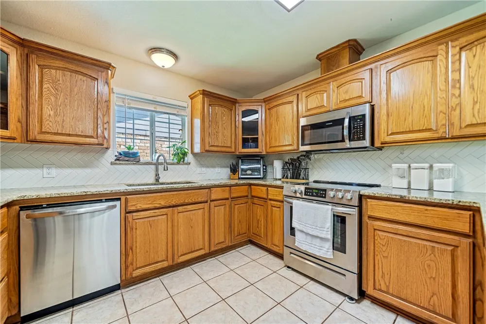 211 Poesta Drive Portland, TX 78374