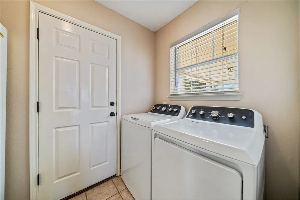 211 Poesta Drive Portland, TX 78374