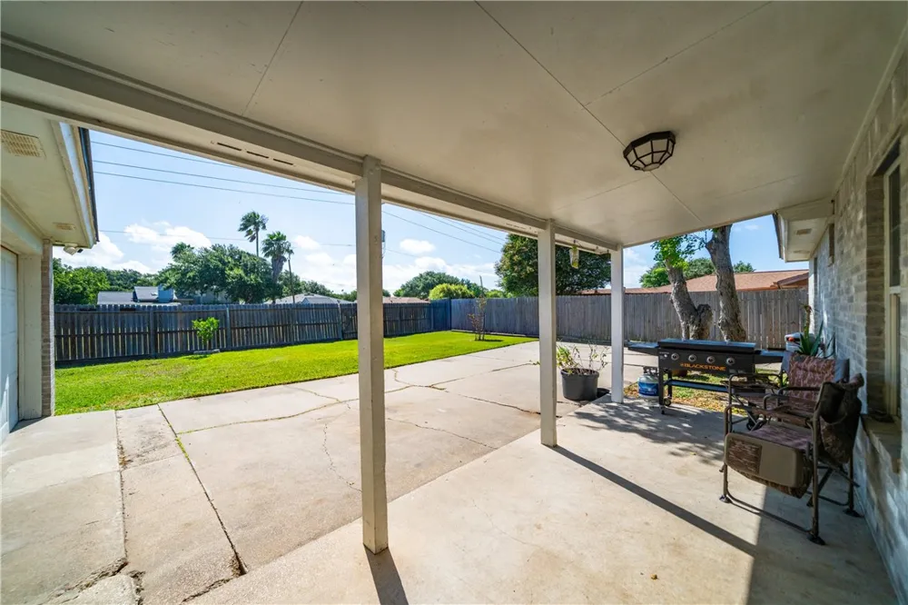 211 Poesta Drive Portland, TX 78374