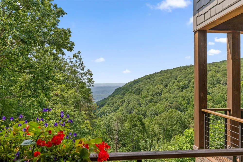 8044 Mountain Laurel Trail Signal Mountain, TN 37377