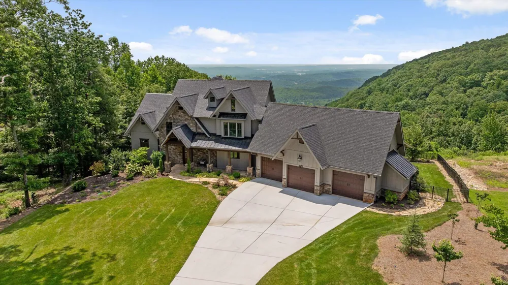 8044 Mountain Laurel Trail Signal Mountain, TN 37377