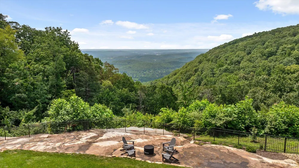 8044 Mountain Laurel Trail Signal Mountain, TN 37377