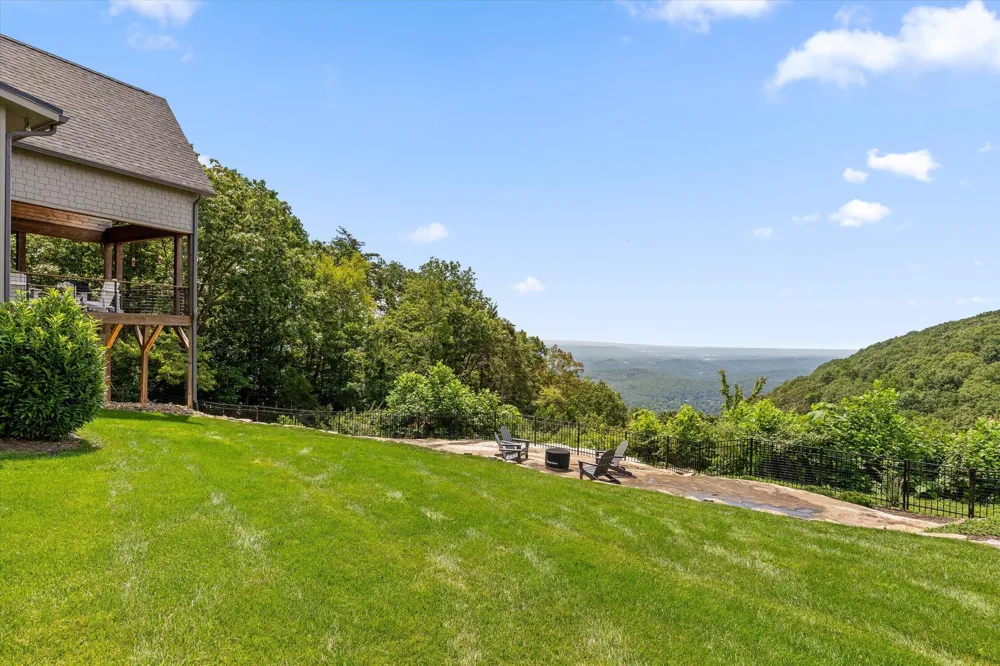 8044 Mountain Laurel Trail Signal Mountain, TN 37377