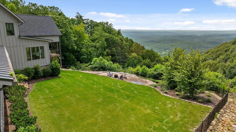 8044 Mountain Laurel Trail Signal Mountain, TN 37377