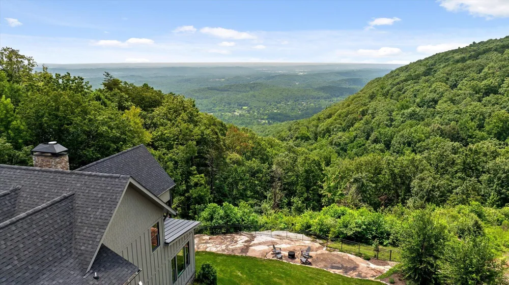 8044 Mountain Laurel Trail Signal Mountain, TN 37377