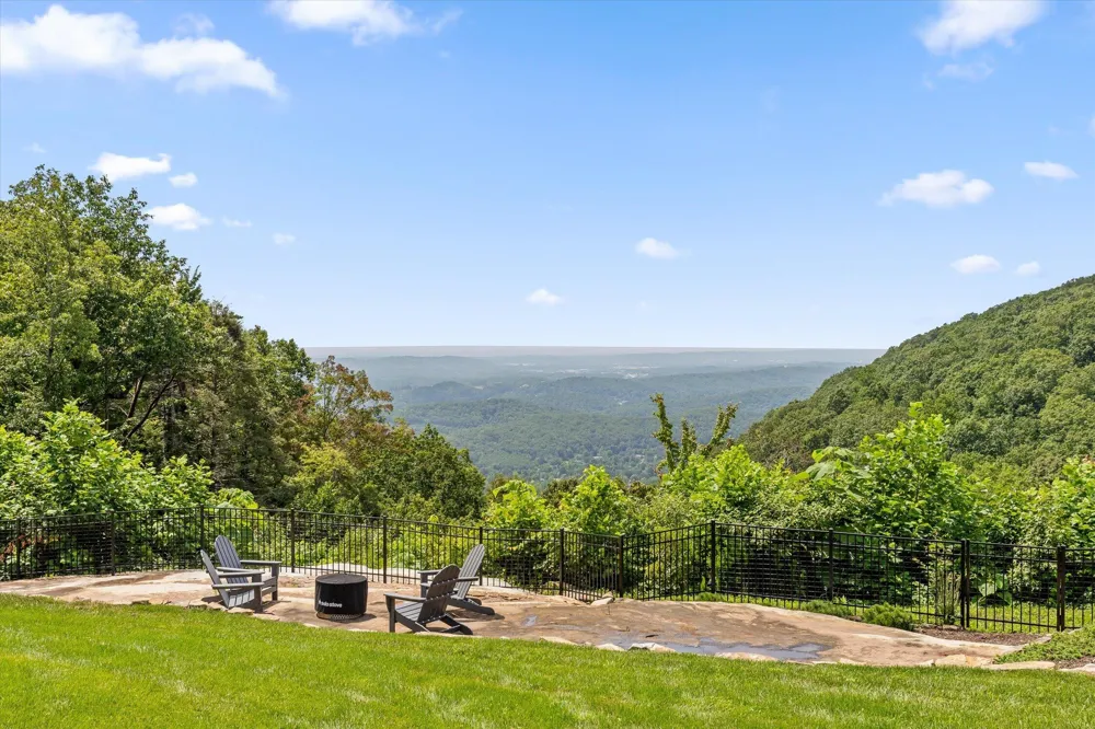 8044 Mountain Laurel Trail Signal Mountain, TN 37377