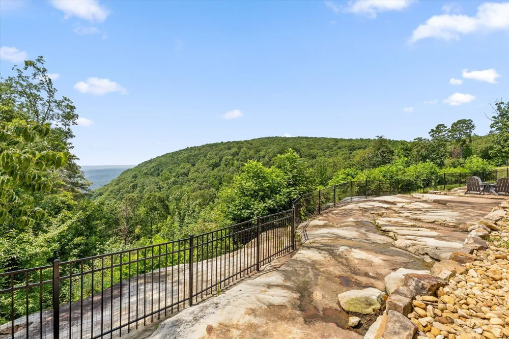 8044 Mountain Laurel Trail Signal Mountain, TN 37377