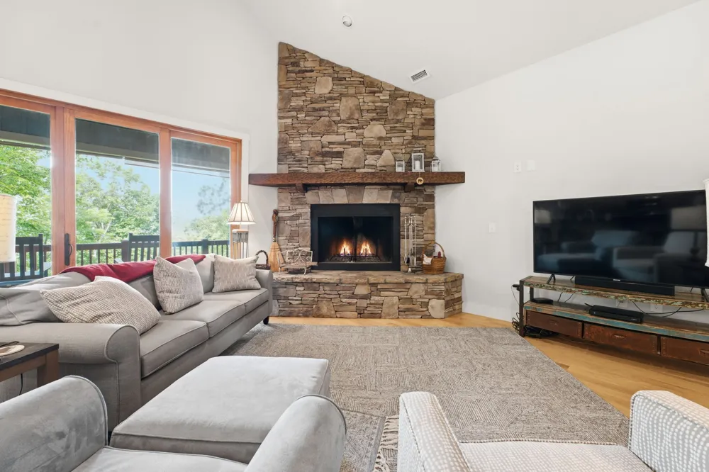 130 Cross Vine Drive Tuckasegee, NC 28783