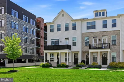 933 ANVIL COURT