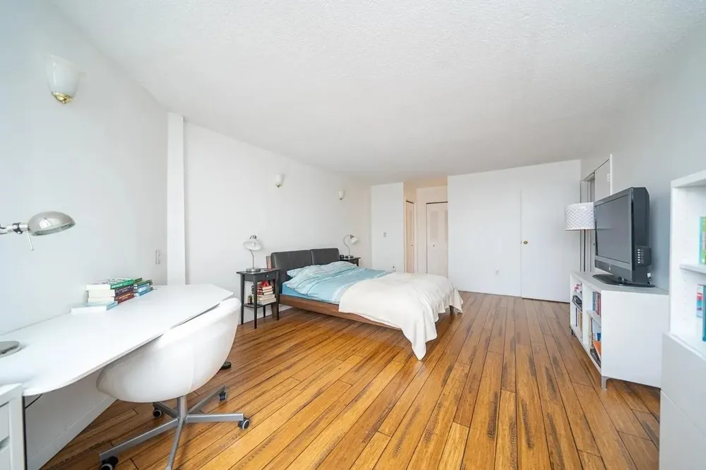 1908 HARMON COVE TOWER Secaucus, NJ 07094