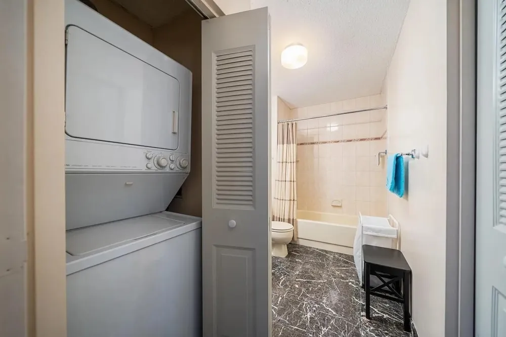 1908 HARMON COVE TOWER Secaucus, NJ 07094