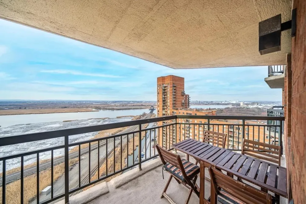 1908 HARMON COVE TOWER Secaucus, NJ 07094